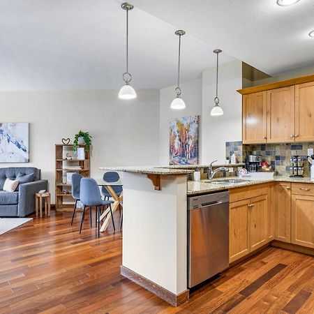 Alluring Mountain View Condo - Right In The Heart Of Downtown - Managed By Little Sister Getaways Canmore Buitenkant foto