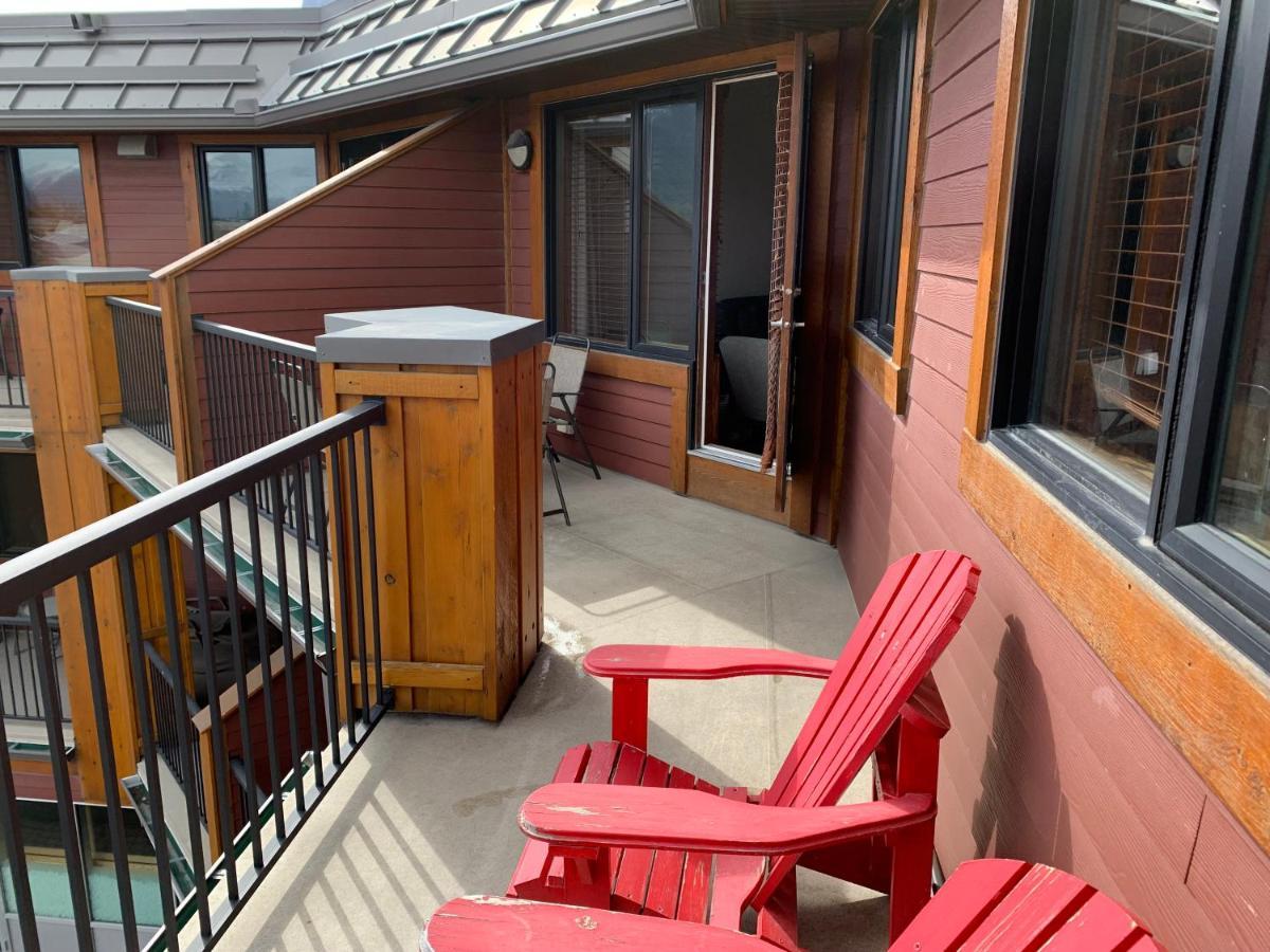 Alluring Mountain View Condo - Right In The Heart Of Downtown - Managed By Little Sister Getaways Canmore Buitenkant foto
