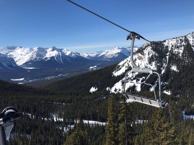 Alluring Mountain View Condo - Right In The Heart Of Downtown - Managed By Little Sister Getaways Canmore Buitenkant foto