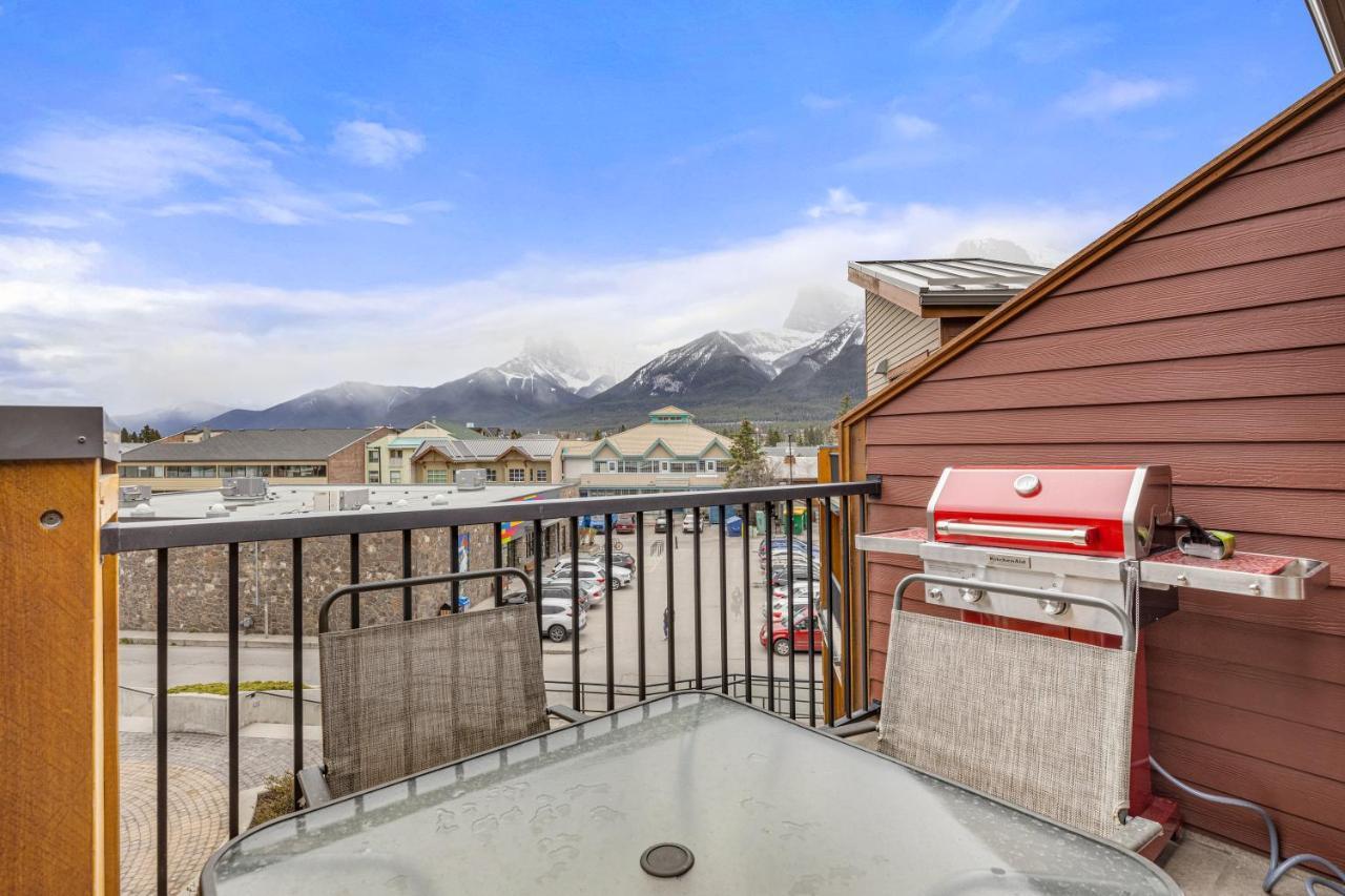 Alluring Mountain View Condo - Right In The Heart Of Downtown - Managed By Little Sister Getaways Canmore Buitenkant foto