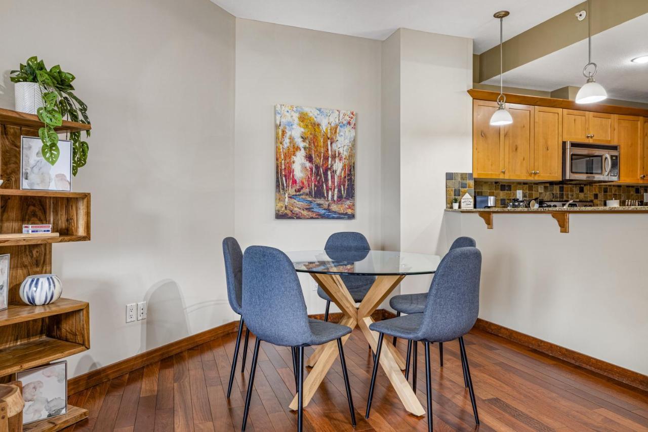 Alluring Mountain View Condo - Right In The Heart Of Downtown - Managed By Little Sister Getaways Canmore Buitenkant foto