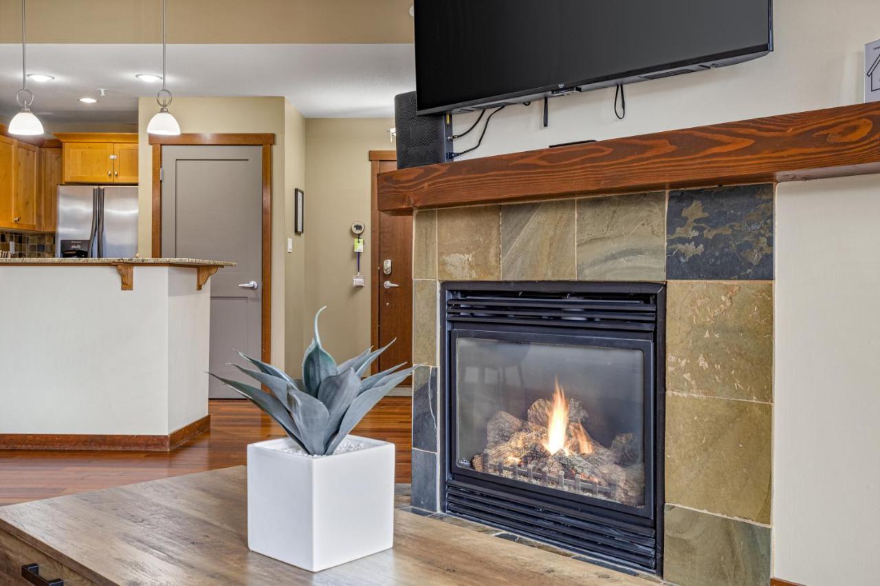 Alluring Mountain View Condo - Right In The Heart Of Downtown - Managed By Little Sister Getaways Canmore Buitenkant foto