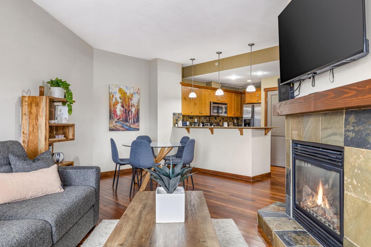 Alluring Mountain View Condo - Right In The Heart Of Downtown - Managed By Little Sister Getaways Canmore Buitenkant foto